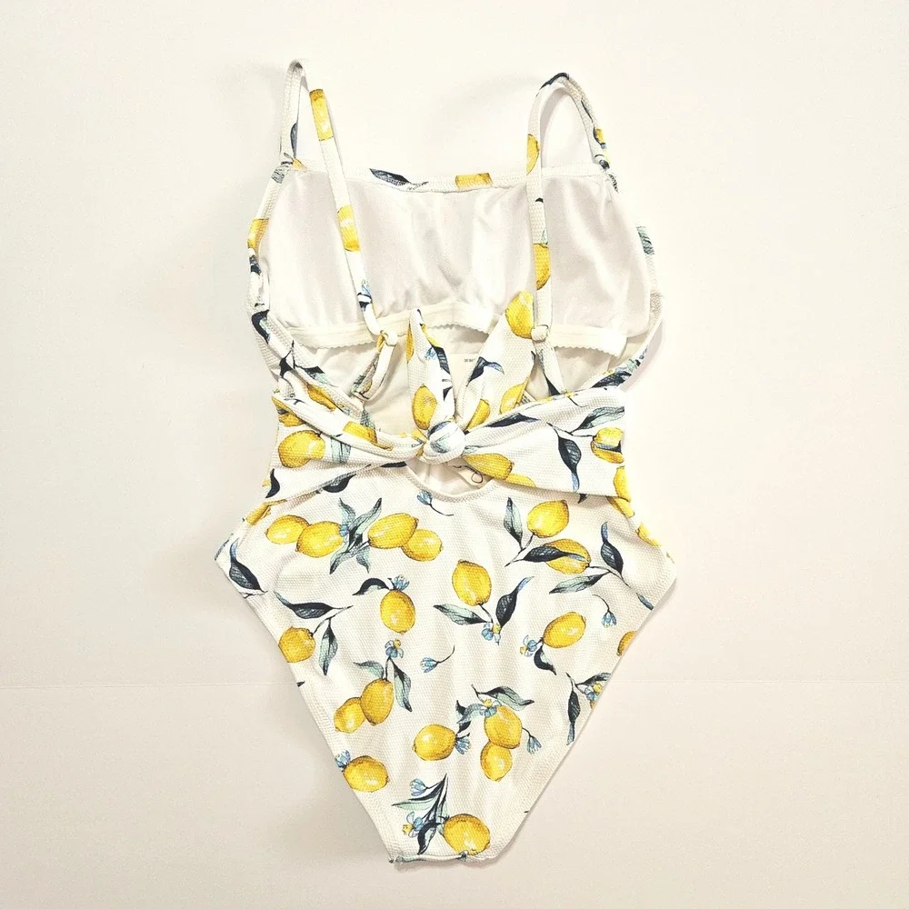 Jessica Simpson vibrant lemon